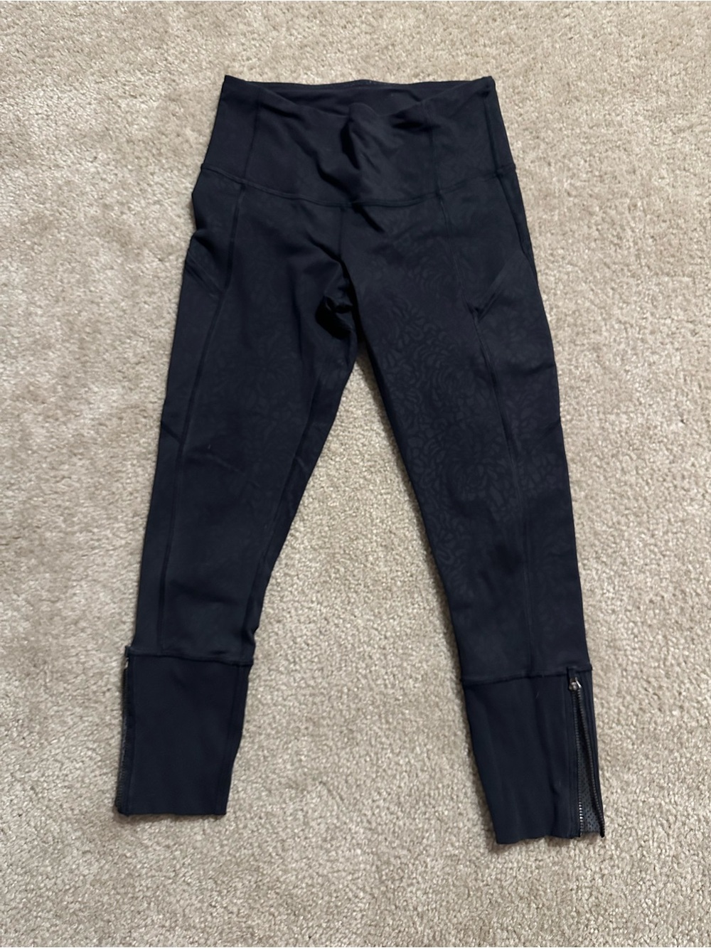 Women’s lululemon black 7/8 leggings, size 6